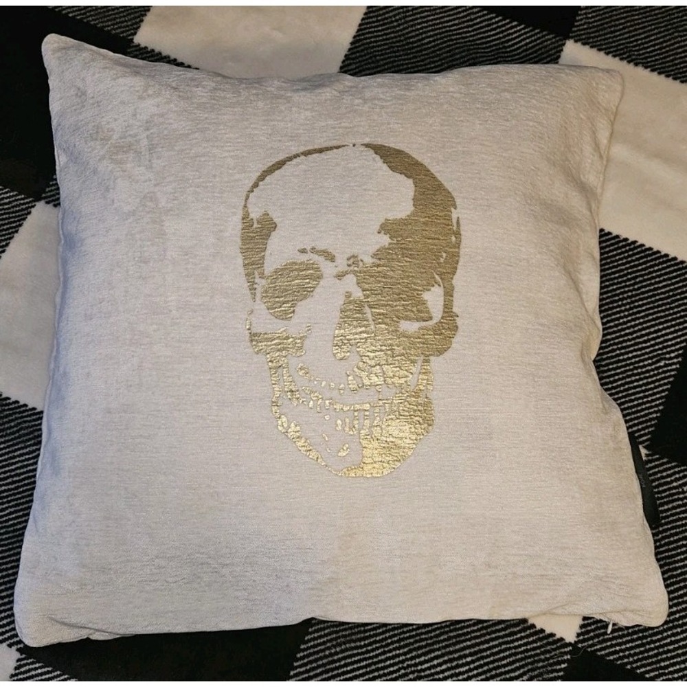 Skull Throw Pillow Black Cream Knit Halloween Novelty Decor‎